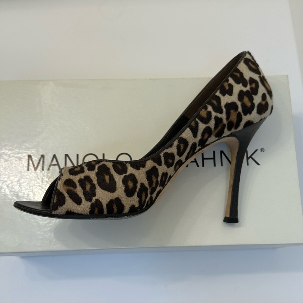 Manolo Blahnik Leopard Peep Toe Pumps Heels 7.5 SATC